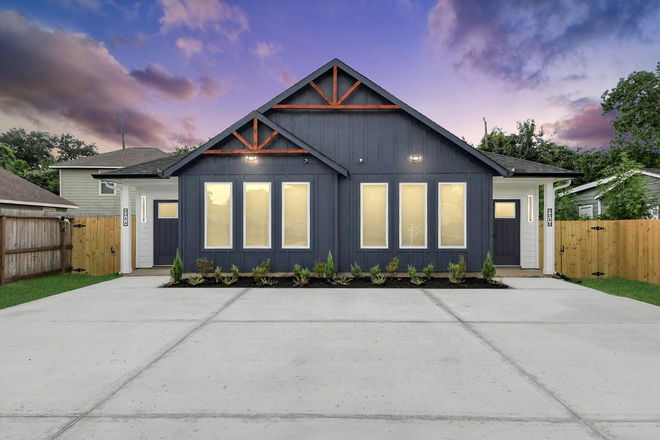 Front of house - 🏡 BRAND-NEW 2026 Construction - 3 Bed/ 2 Bath Duplex Unit - Close to Campus Duplex
