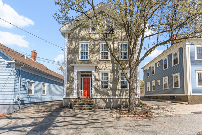 Front of House - 6BR Townhouse - Fox Point - Near BROWN – $917/Room!