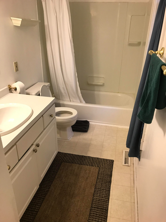 Available room- private bath - Room+private bath-Leigh Ave-Princeton Duplex