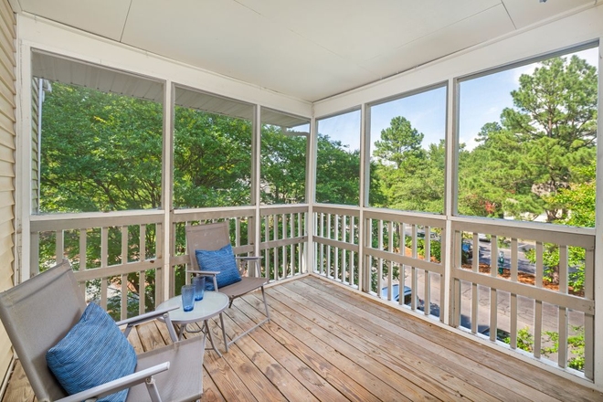 Outdoor patio (fully screened) - MAA Duke Forest Apartments