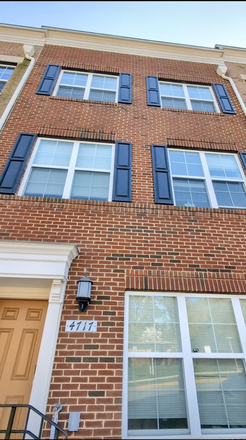 Front of the house - Top Floor Bedroom with Private Deck in Luxury Townhouse