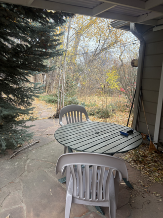 Backyard - Spring Sublet - Single Room -1729 Mariposa Ave House