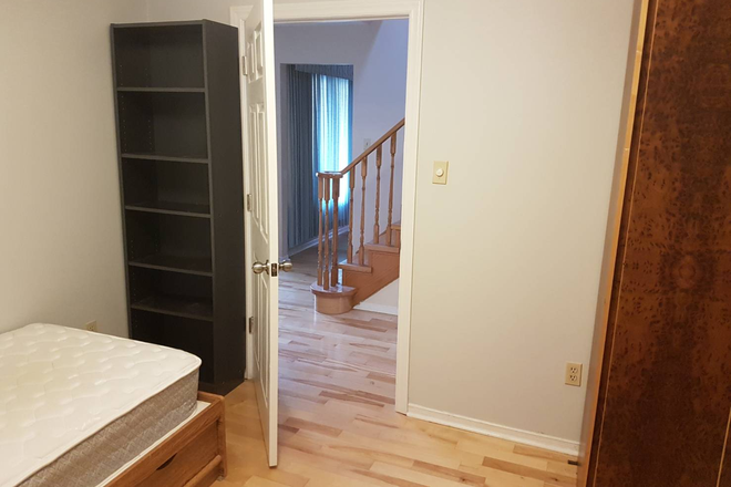 Bedroom 2 - Private Room on Ground Floor immediate available for student: Fully furnished room