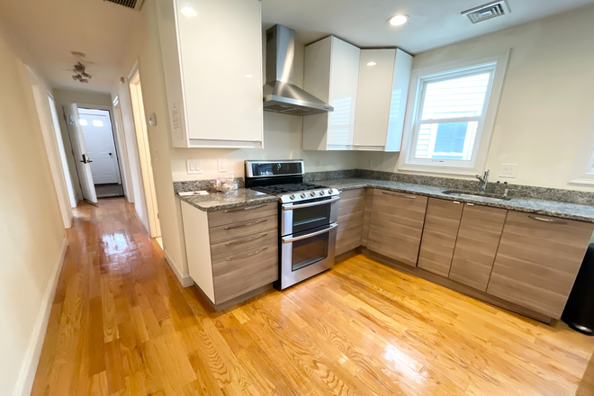 Kitchen - Renovated 4 bed in great location walking distance to JFK Apartments