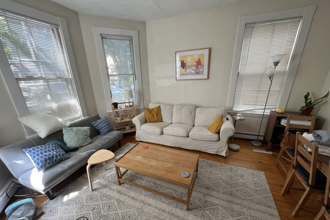 Living Space - Green St 3 Bed 1.5 Bath Cambridge Apartments