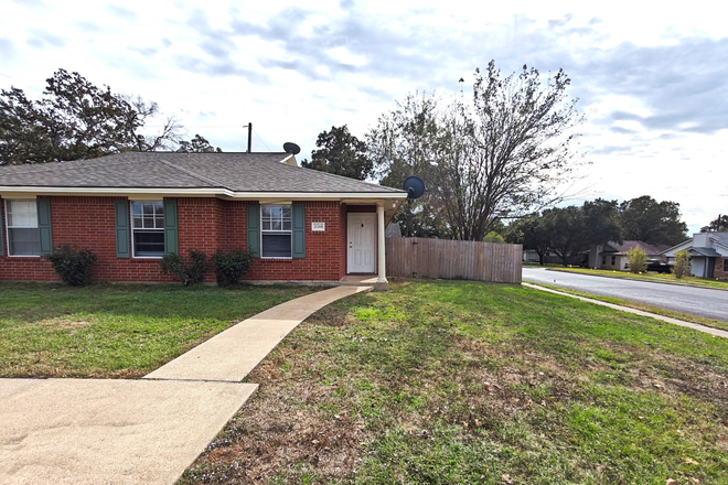 Exterior - 2126 Hidden Hollow Cir #B (3bed-2bath; Welcomes Pets)! Rental