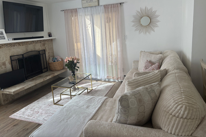 livingroom view - The Scholar Residences close to campus Condo