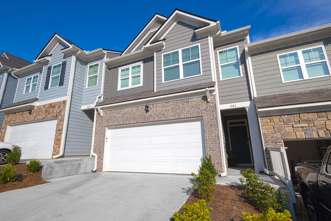 front - 3 Beds 2.5 Baths Townhouse