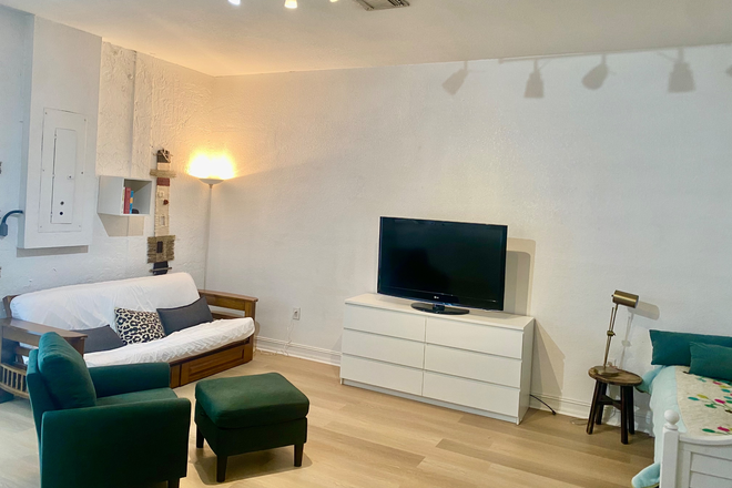 Living Room Area - Open Space - Full Futon - Studio space in Miami Lakes.  Graduate, Med student or faculty
