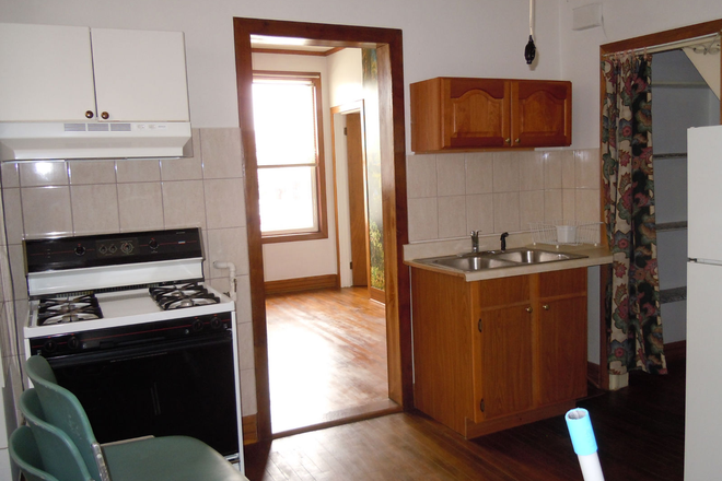 Kitchen - 1 Bedroom Apartment near Medical Campus