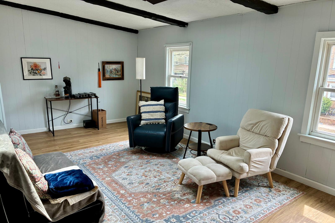 Lounge - Furnished room for PU affiliate only in shared home-Birch Ave-Princeton