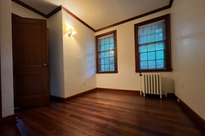 Bedroom (8.5 x 11 ft) - Off Brattle Street Apartment