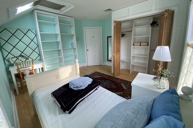 Bedroom - Furnished room for female-Cranbury Rd-Princeton Junction House