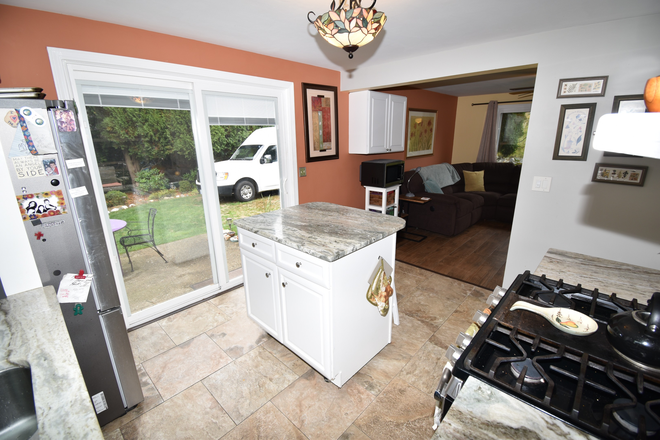 Kitchen - 10 Middlebridge Unit B House