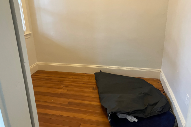 guest room - Summer sublet 1b1b mid-May to late August near Harvard Apartments