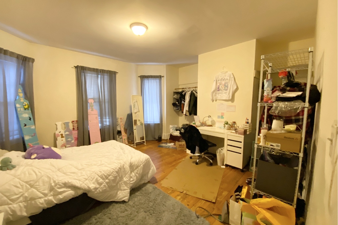 bed - Big updated 4 bed/ 1 bath in prime location Apartments