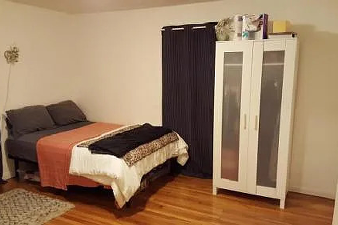 Bedroom - ROOM FOR RENT - AVAILABLE NOW 3BD/1BTH Apartments