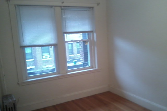 hubrealtyproperties.com - Bright front facing 1 bedroom split, walk to the T and campus Apartments