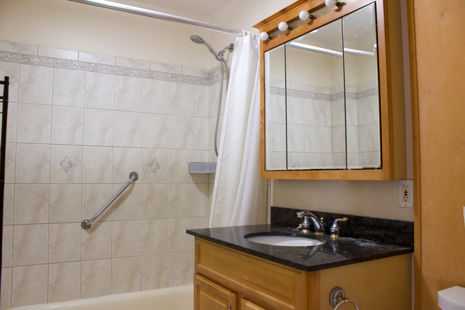 Bathroom - Classic Cambridge apartment, less than 2 miles from Harvard