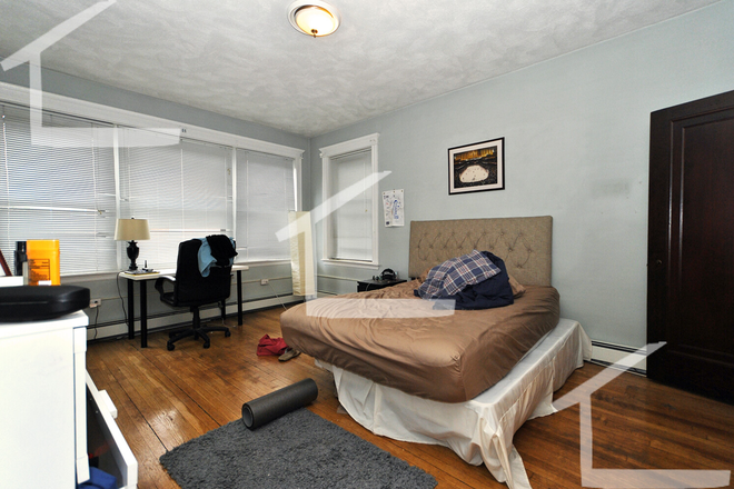 Bedroom - MASSIVE 4 Bed/2 Bath! One Of The Best In Brookline! 9/1 Apartments