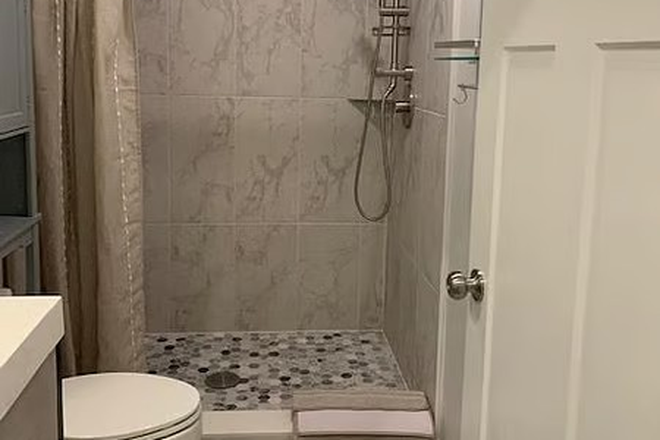 Studio2 - Furnished apartment unit or room in quiet Hope Valley neighborhood - 2.7 miles from Duke