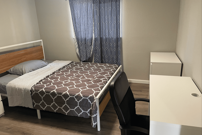 Upstairs Room 1A - House Next to Anschutz Campus