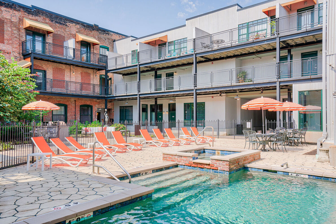 Resort-stlye courtyard pool with a relaxing urban retreat atmosphere. - Wireworks Lofts in the Square