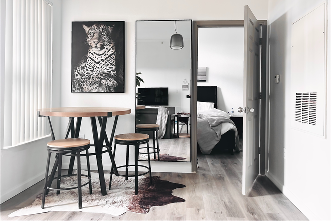 Dining Area - 1BR Fully Furnished Condo, 8 minutes from LSU – perfect for students, Quiet, private, and Safe