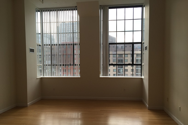living - No feecharming in heart of Central sq, heat, hot water included, Apartments