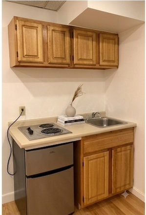 KITCHENETTE - NO BROKER FEE - UNFURNISHED BACK BAY STUDIO AT 405 BEACON STREET AVAILABLE NOW Apartments