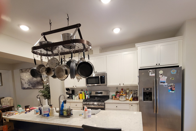 Kitchen - Spacious Townhouse to Share in South Burlington
