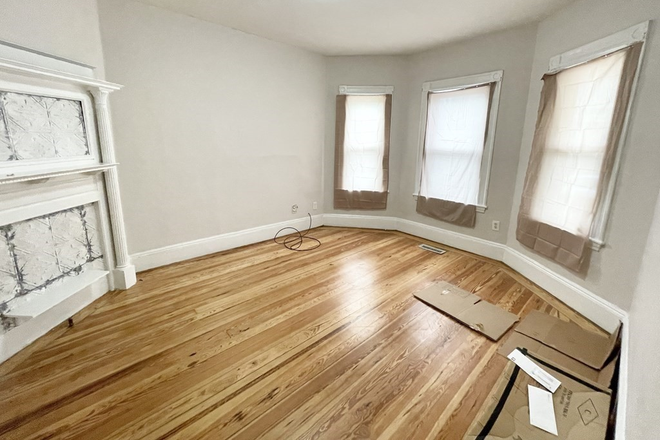 Call Arezou for info. 617-584-7817 - Spacious 3 bed on Wave Ave.!! Close to UMASS BOSTON!! Apartments