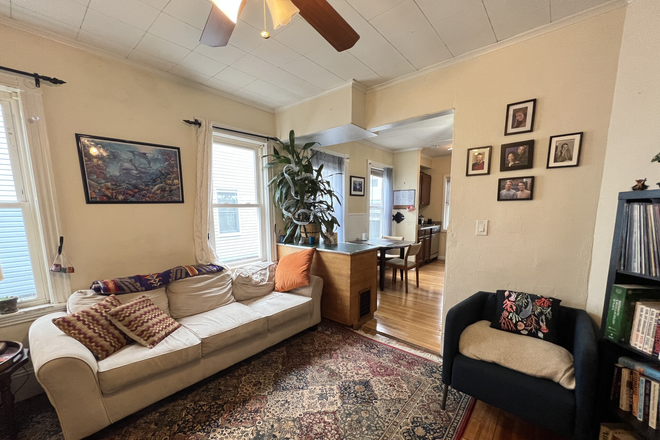 Living room - **NO BROKERS FEE!!** Bright&Sunny 3 Bed / 1 Bath w/ Deck! Avail. 9/1/26!! Apartments