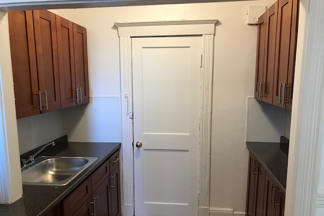 Hub Realty - Handy 2 bedroom with large kitchen and balcony, in Brighton Apartments