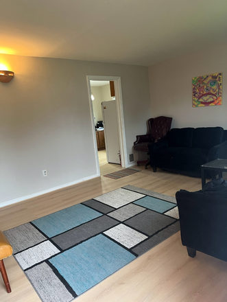 Living room - fully furnished room - 5 mins to UMD