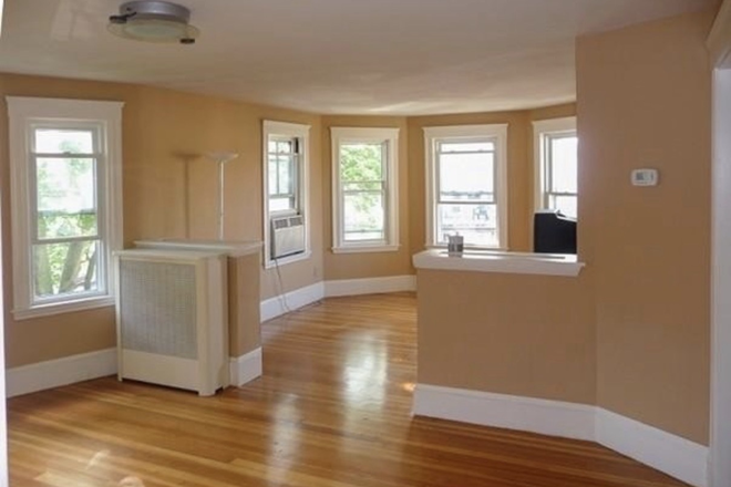 - - 5 Bedroom Apartment Tufts June 2027