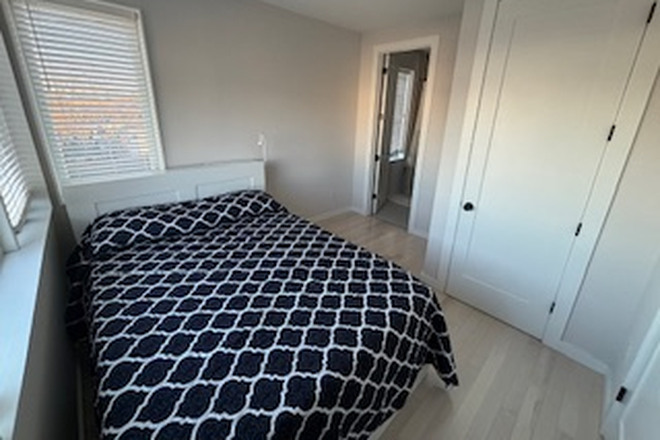 Bedroom #3 - Ensuite Bedroom in West Clay St Townhouse
