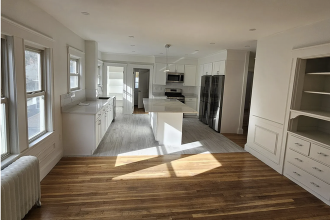 Kitchen - Summer Sublet House Close to Campus