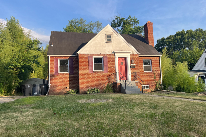 Outside View - Private Bedroom & Shared Bathroom Walking distance to UMD House