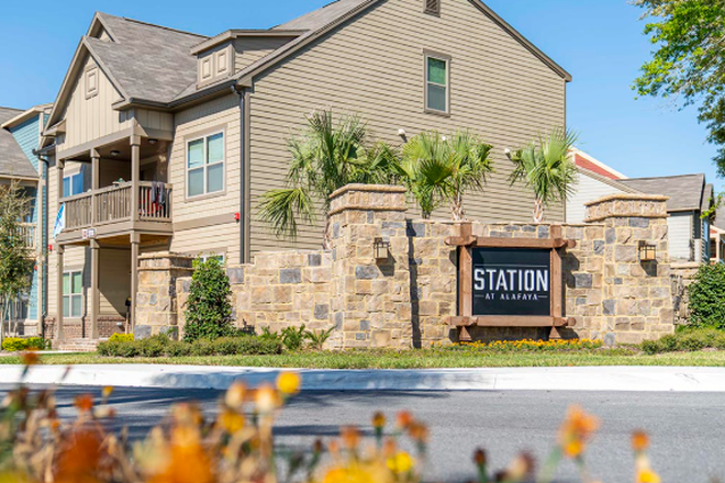 Outside View - The Station Alafaya Apartments