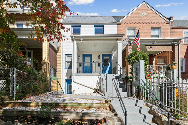 Front of the building - Levis Street Apartments Union Market Unit 3