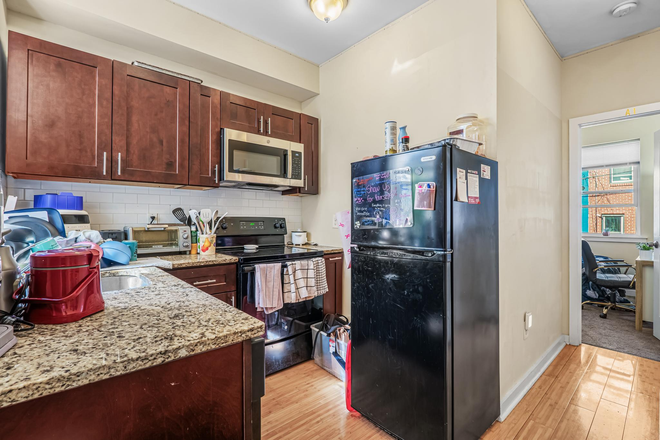 kitchen - 1724 Monument St A Apartments