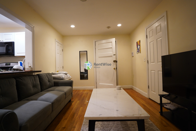 1 - Most Desirable BU Central 4 Bed 2 Bath| Close to BU, Longwood  | Students OK | H & HW Included Apartments