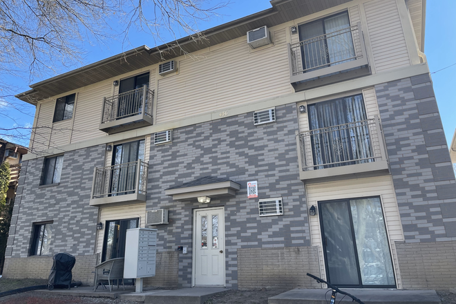 Exterior - Close to Campus! Free Internet - 436 S Van Buren St. Apartments