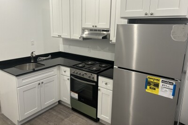 Kitchen - Room Rental One room in 4 beds Apartment best price walk to campus No FEE