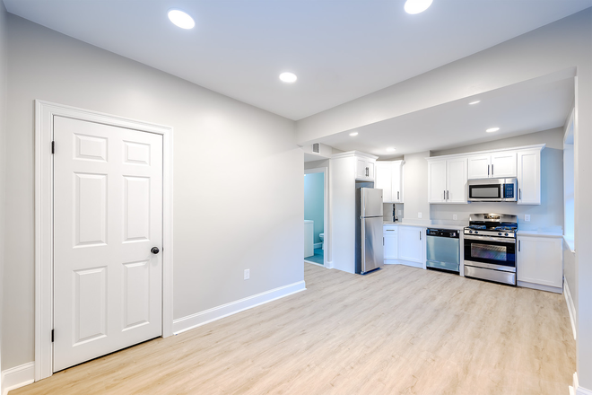Call NOW for showings! 617-236-8600 - BERKSHIRE ST - LRG MODERN & CENTRALLY LOCATED 4BR FOR *9/1/2025* W/ LNDRY IN BLDNG, A/C, DW, 2 BATH!