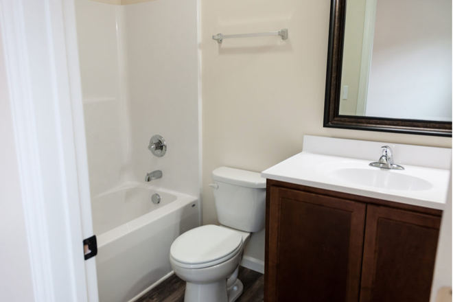 Bathroom - Female Sublet – 4BR/4BA Townhouse Across from App State, Less than 10-Min Walk to Class ($1,045/mo)