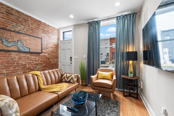 Living Room - Classic Elegant Townhome at Hopkins 3 bd 3 bath