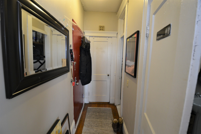 Living - Large alcove Studio in Fenway across from City Target walk to Campus 9/1 Apartments