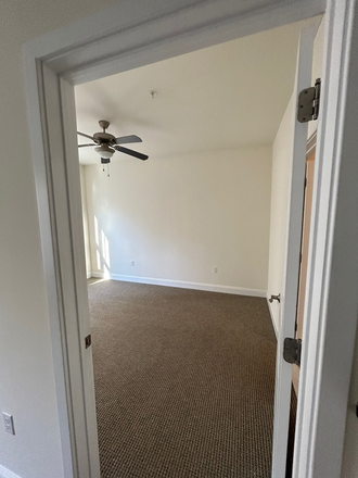 room - The oaks on the square